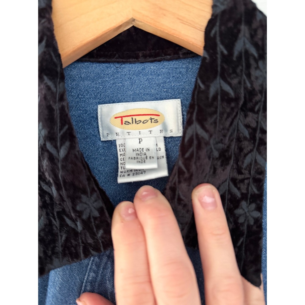 Vintage Talbots Denim Button Down Shirt Black Velvet Details 90s Moms cottage - Picture 3 of 5